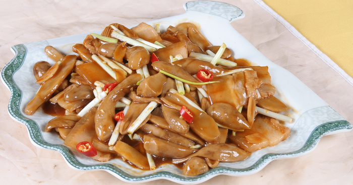 鸡腿菇炒咸肉 
