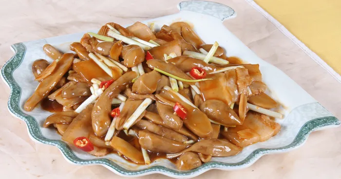 鸡腿菇炒咸肉 