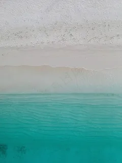 清澈大海沙滩图片