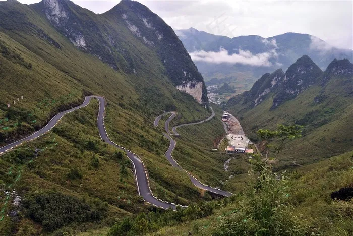 广西大化山脉公路自然风景摄影图