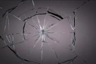 玻璃弹孔背景素材图