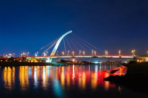 唯美高速天桥城市夜景风景画