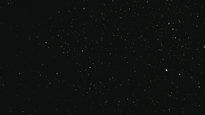 厚厚的雪缓缓飘落