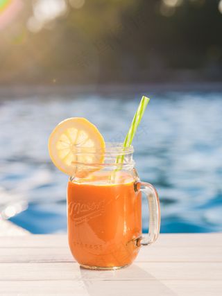 美味夏天清凉果汁饮品摄影照片