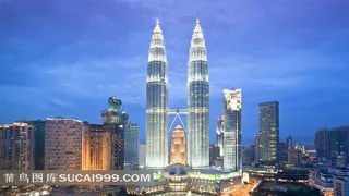 星光璀璨的都市双子塔夜景摄影素材