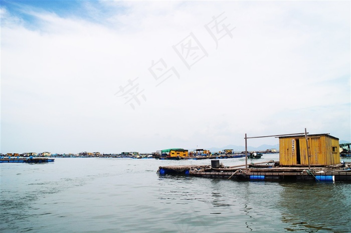 海上的渔船渔房