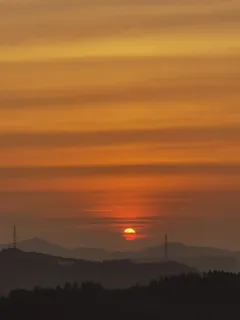 日落唯美水墨山景晚霞 日落唯美水墨山景晚霞