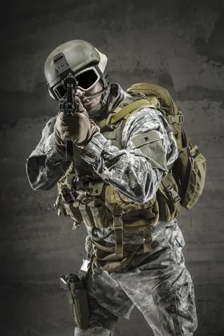 特种兵战士动作图片