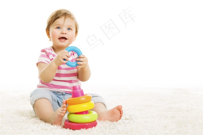 可爱的婴儿与玩具图