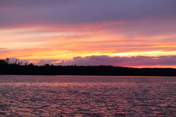 紫色黄昏海景摄影图