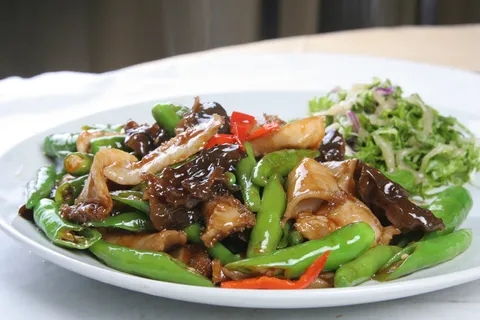 杭椒木耳烧肚片 