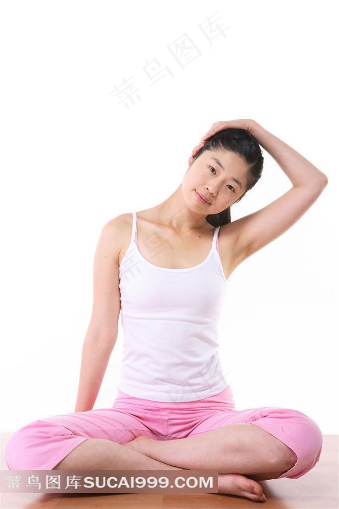 盘腿而坐的瑜伽美女