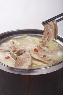 木桶羊肉烩白菜