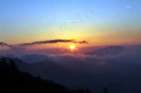 山上日出图片 山上日出图片