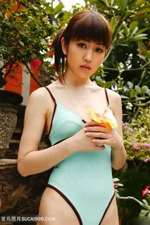 日本清纯美少女中村知世泳装写真图片