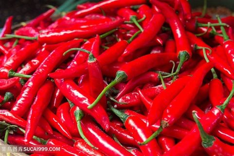 新鲜的红辣椒食材高清图