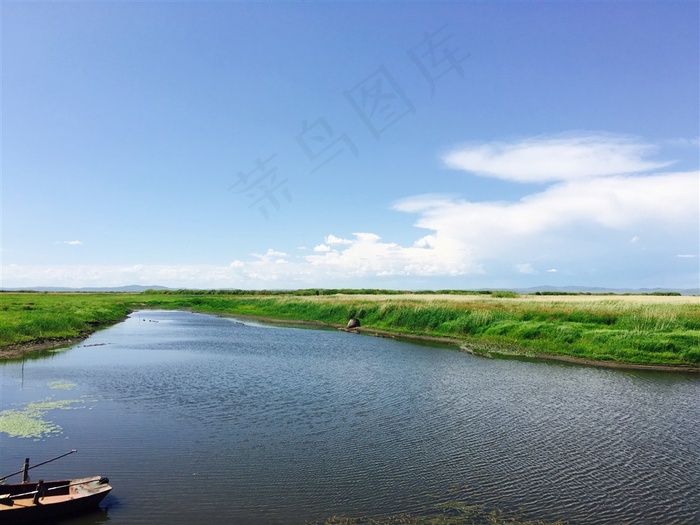 自然云朵湖泊