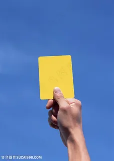 球类运动-裁判举起黄牌