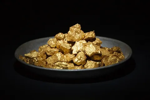 盘子里的金矿石高清图片黄金图片 盘子里的金矿石高清图片黄金图片
