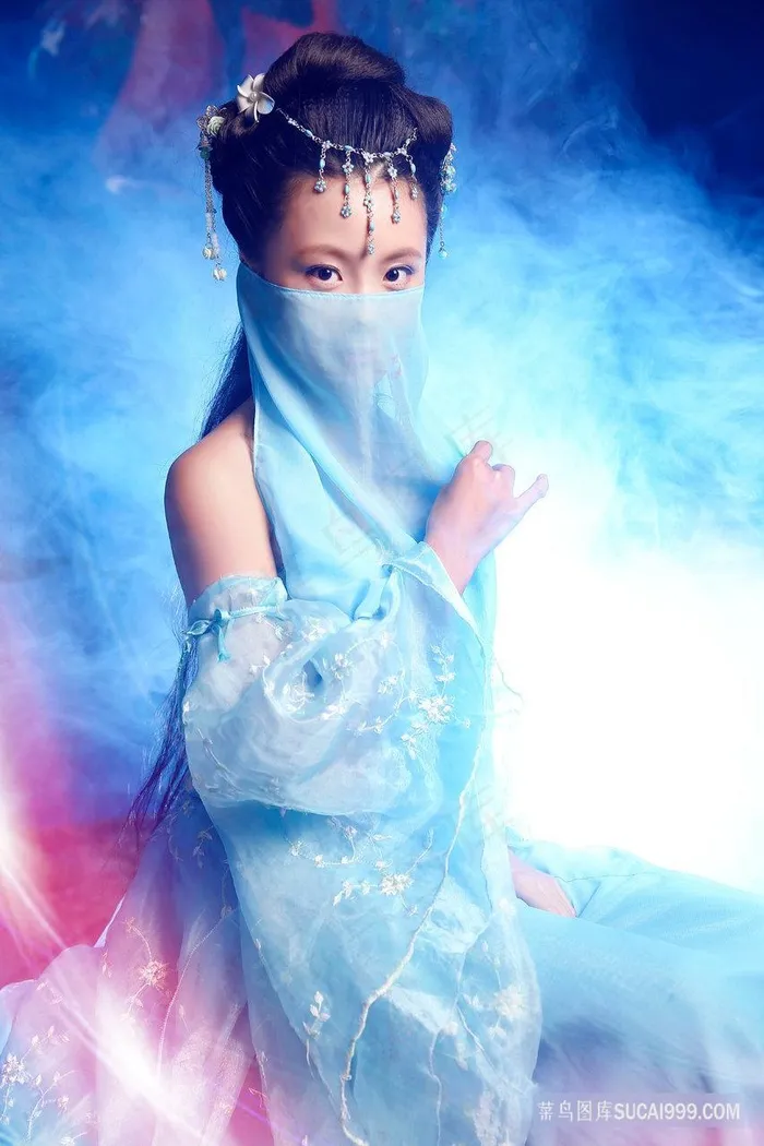蓝色梦幻古装女孩图片