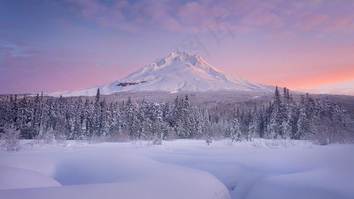 雪天的山 