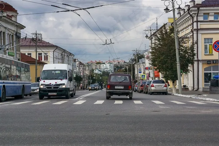 弗拉基米尔城市街区交通景观