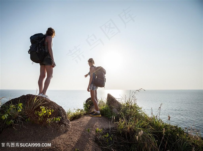 情侣背包客旅行人物高清图