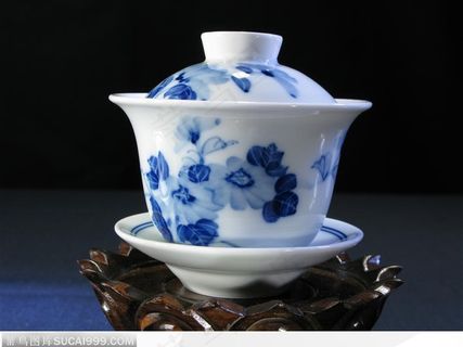 传统工艺-牡丹花纹的茶杯