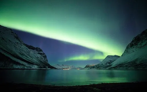 绿色极光壁纸图片