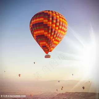 美丽的热气球与自然景观高清图