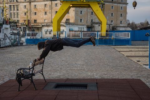 人体悬浮摄影图片