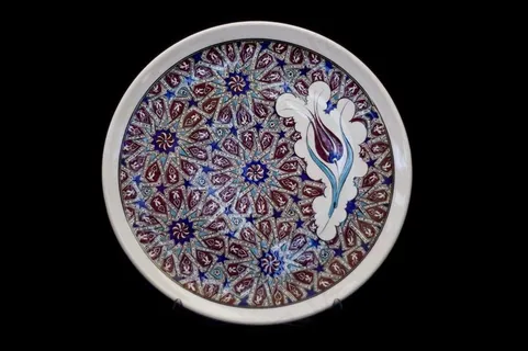 精美花纹瓷器盘子 精美花纹瓷器盘子