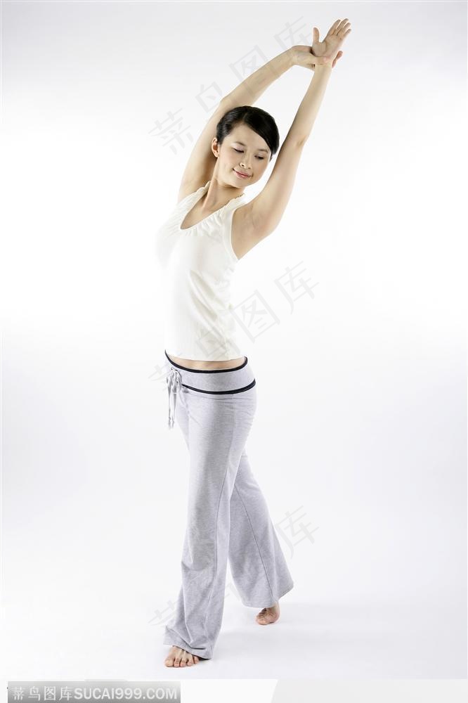 瑜伽美女-行走中的腰部拉伸