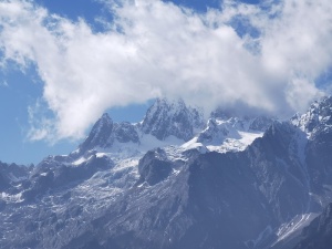 远眺玉龙雪山