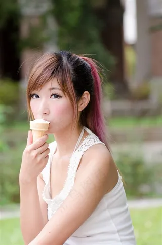 邻家女孩台大校园吴妮美女摄影大图