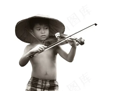 拉小提琴的男生图片 拉小提琴的男生图片