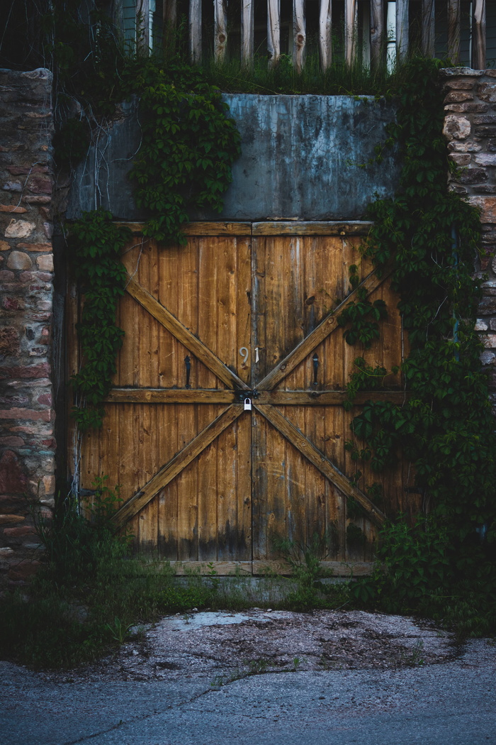 木制农家院大门图片