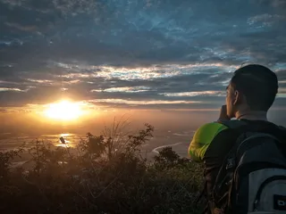 真人帅哥背影图片