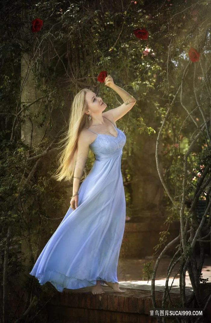 蓝色连衣裙美女写真图片