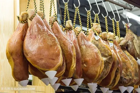 悬挂的美味猪蹄高清图片