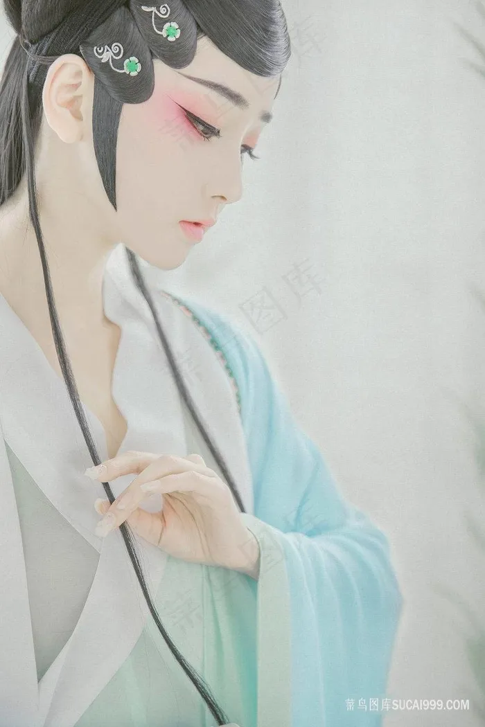 唱曲古风古装美女摄影图片