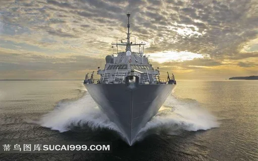 海上行驶的濒海战斗舰