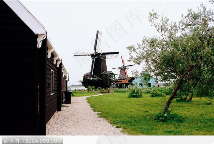 风车房屋草地树