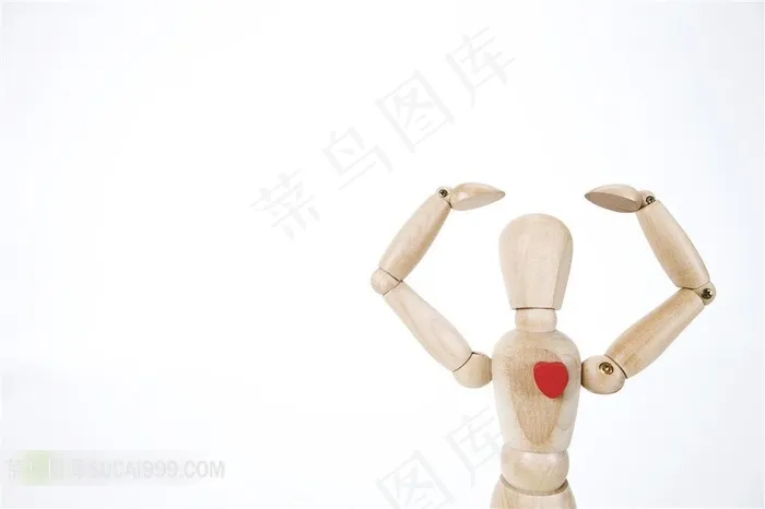 做韩国心形手势的木偶