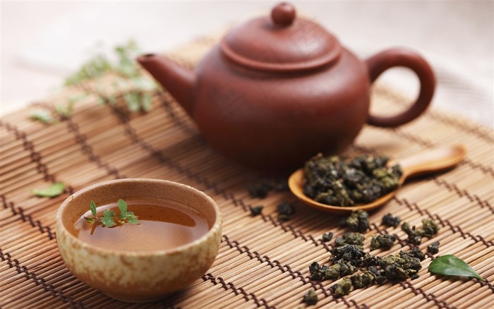 茶壶边上的茶水饮料