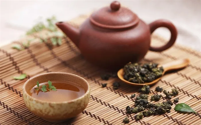茶壶边上的茶水饮料