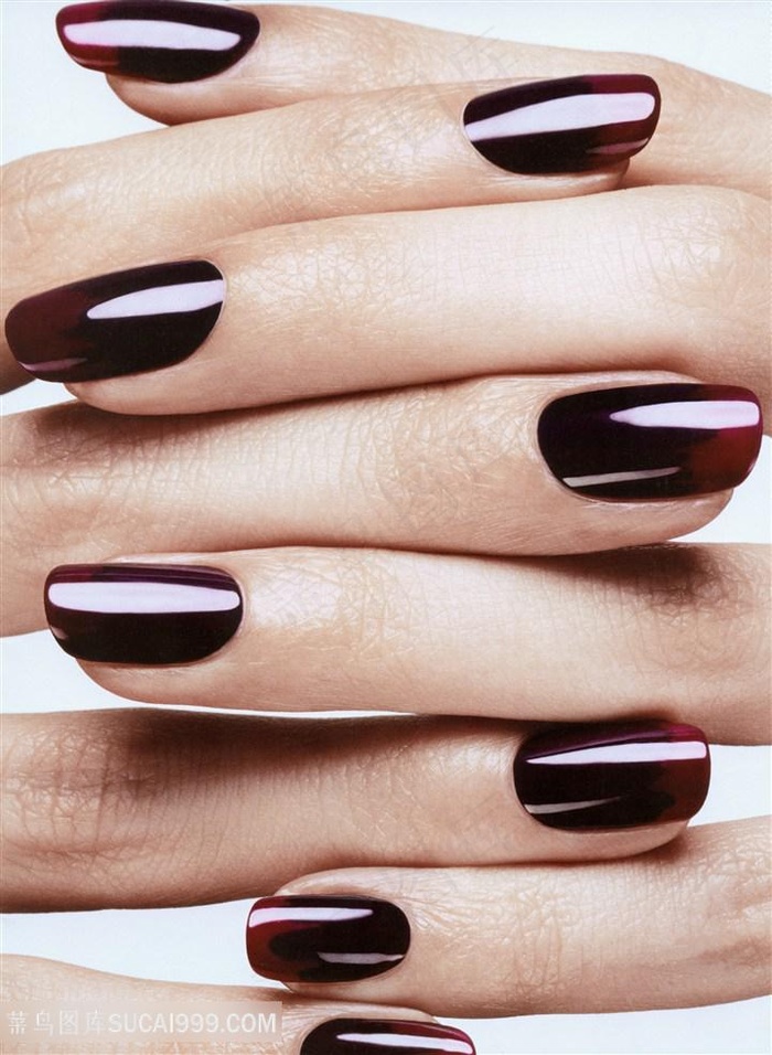 靓丽珠光黑红美甲图片