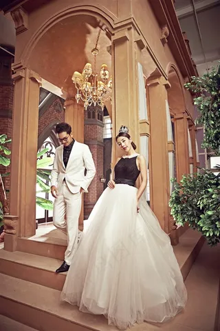 凡尔赛宫恋人唯美婚纱照摄影