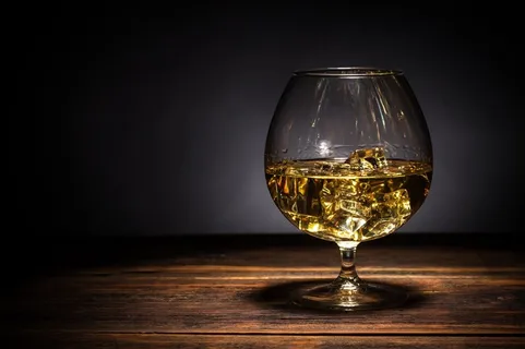 一杯冰镇的香槟酒葡萄酒 一杯冰镇的香槟酒葡萄酒