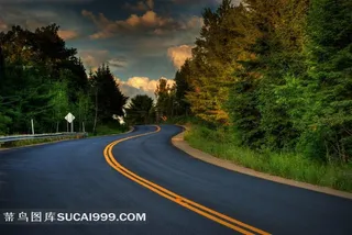 穿越山地的公路